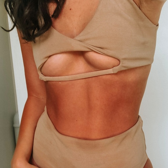 Bikini - Picture 1 of 1